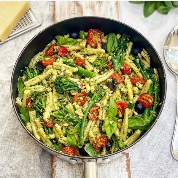 Spinach Pesto Pasta with Slow Cooked Tomatoes & Broccoli.